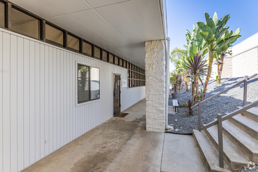 317 N El Camino Real, Encinitas, CA à louer - Photo du bâtiment - Image 2 de 6