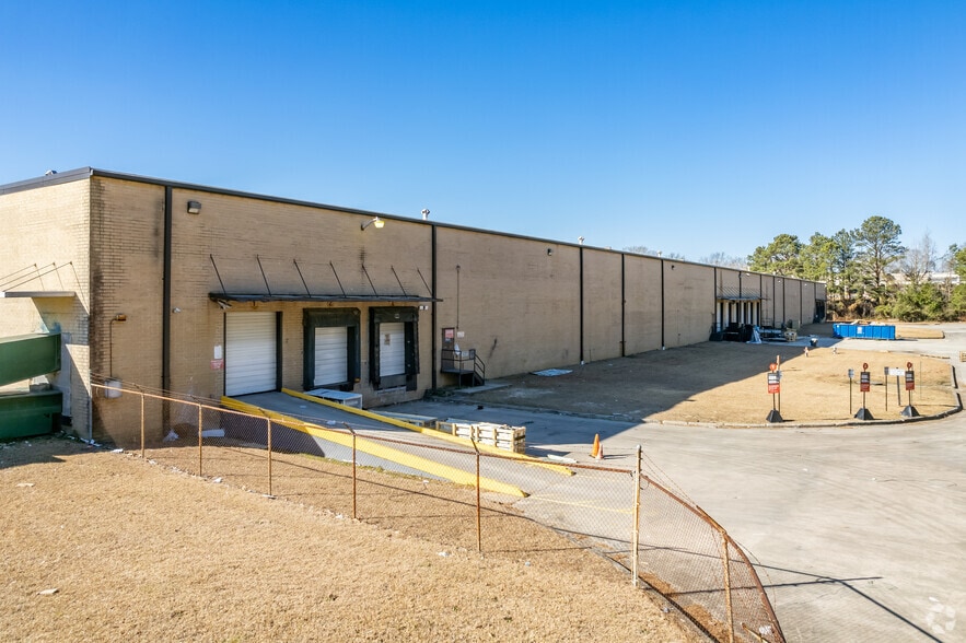 1056 Personal Pl, Morrow, GA for lease - Building Photo - Image 2 of 14