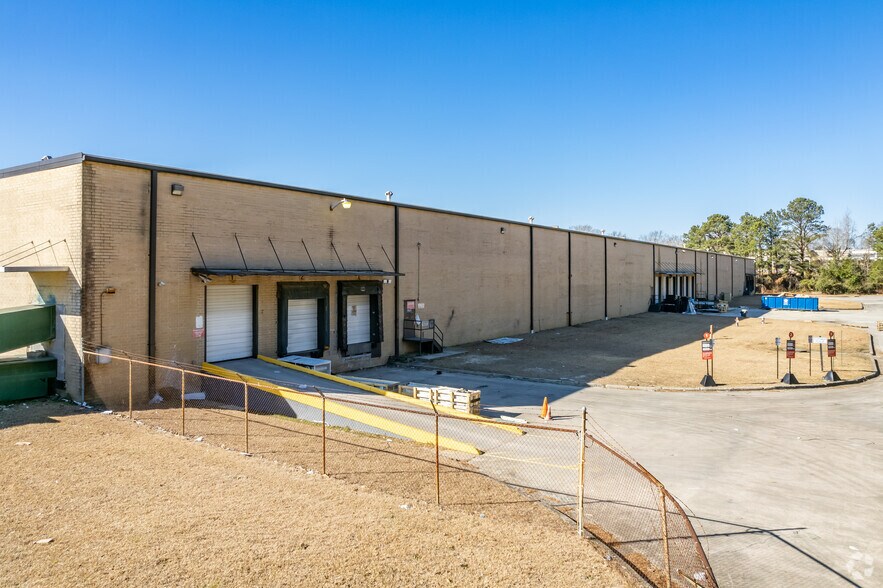 1056 Personal Pl, Morrow, GA for lease - Building Photo - Image 3 of 9