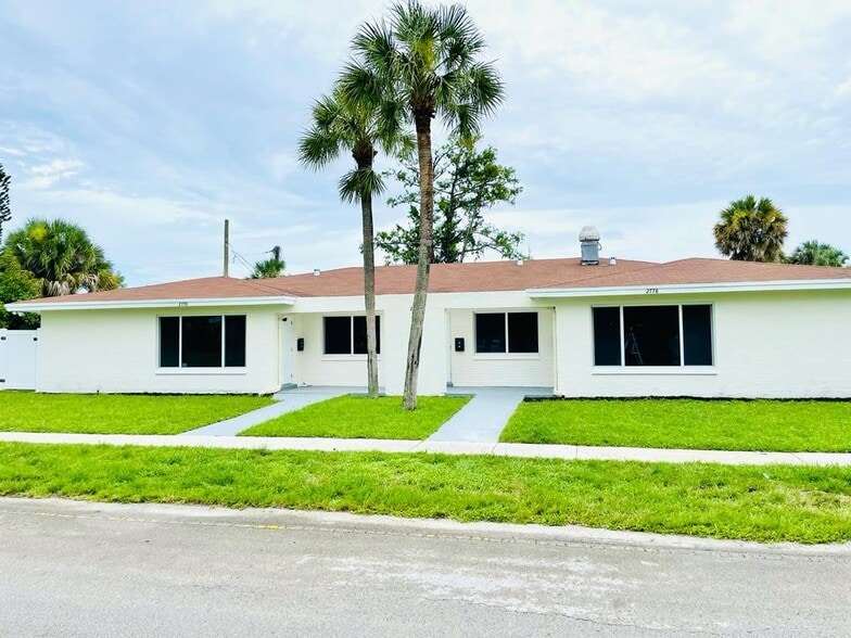 2770 NW 58th Ter, Lauderhill, FL for sale - Primary Photo - Image 1 of 11