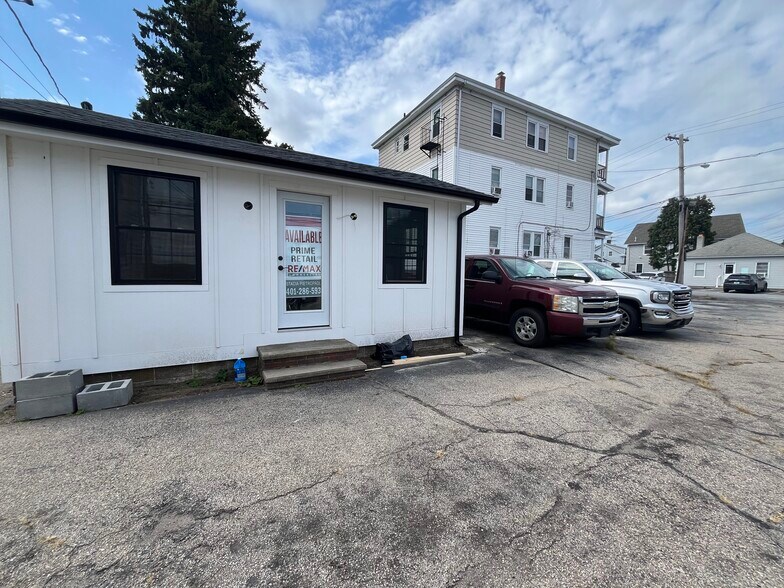 246 Greenville Ave, Johnston, RI à louer - Photo du bâtiment - Image 2 de 7