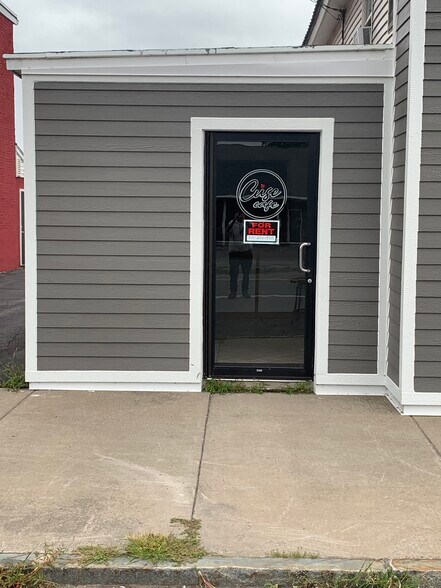 9670 Brewerton Rd, Brewerton, NY à louer - Photo du bâtiment - Image 3 de 15