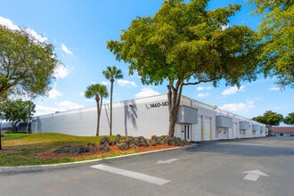 7950-7966 NW 14th St, Miami, FL à louer Photo du bâtiment- Image 1 de 3