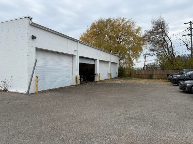 1111 E Ogden Ave, Naperville, IL à louer - Photo du bâtiment - Image 2 de 5