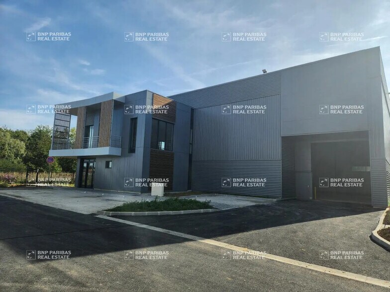 Local d'activités dans Chanteloup-en-Brie à vendre - Photo du bâtiment - Image 1 de 20
