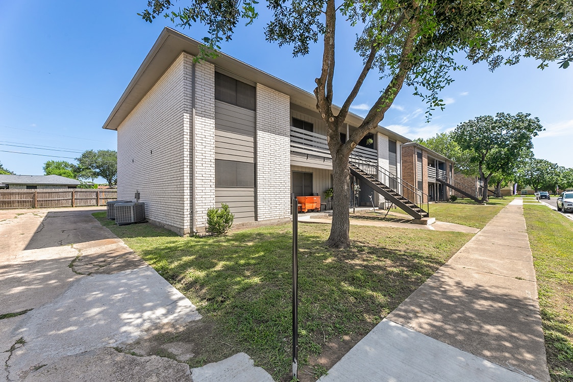 101-112 Deerwood Dr, Victoria, TX for sale Primary Photo- Image 1 of 19