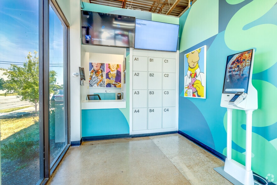 3230 Towerwood Dr, Farmers Branch, TX for lease - Interior Photo - Image 3 of 18