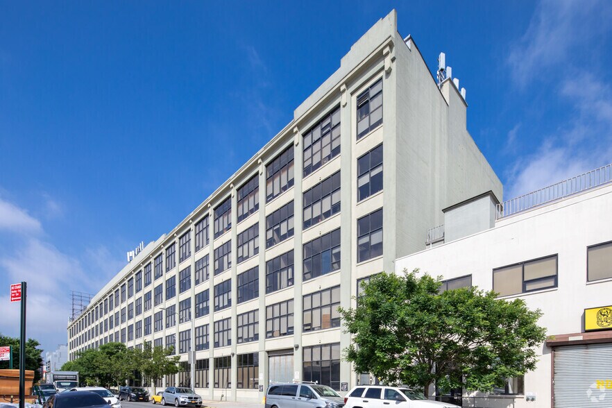 36-36 33rd St, Long Island City, NY à louer - Photo du bâtiment - Image 2 de 9
