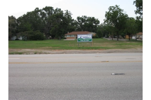 614 W Church, Livingston, TX for sale - Building Photo - Image 2 of 15