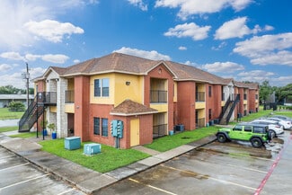 More details for 107 Oak Park Dr, Clute, TX - Multifamily for Sale