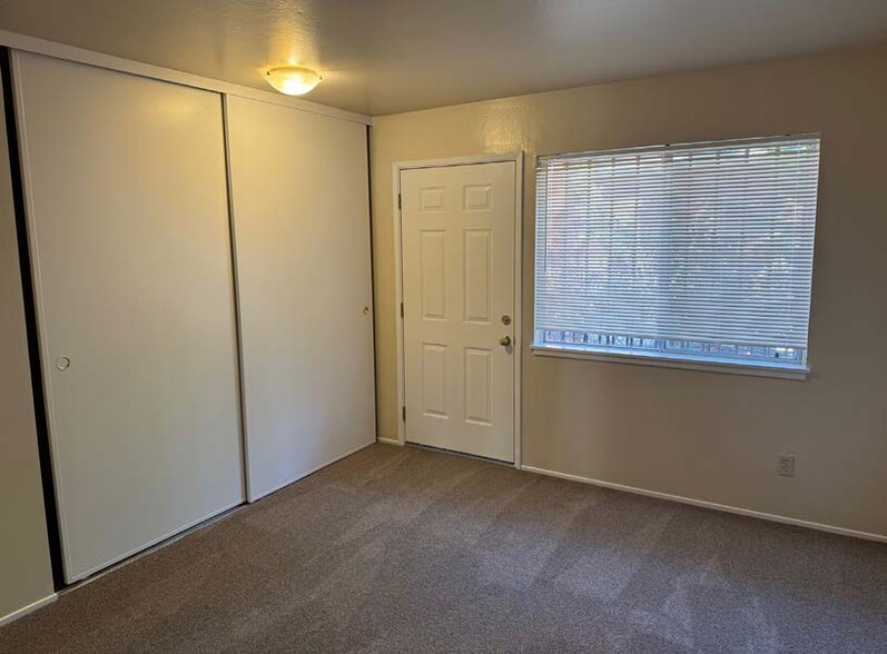 654 Vernon St, Oakland, CA for sale - Interior Photo - Image 2 of 7