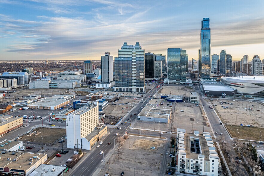 10609 101st St NW, Edmonton, AB à louer - Aérien - Image 3 de 3