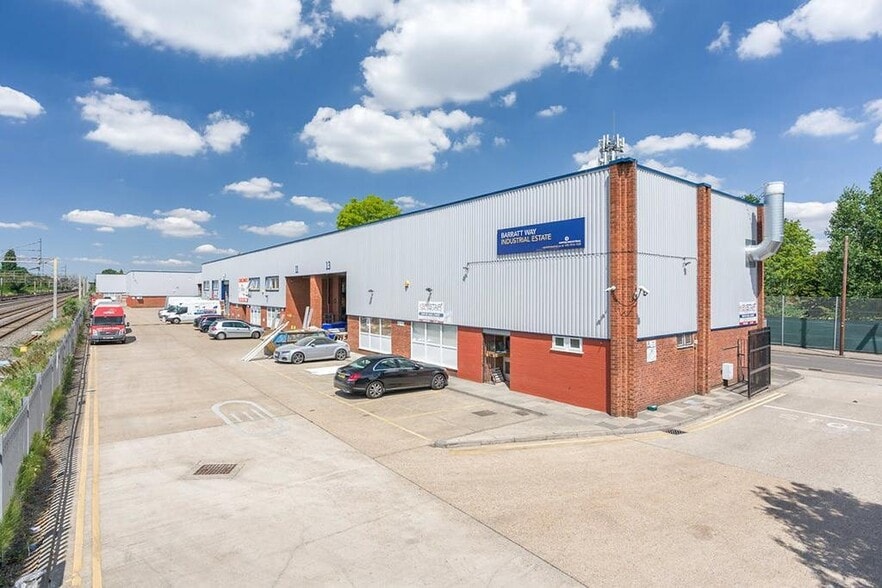 Unit 8 Barratt Way Way, Harrow for lease - Building Photo - Image 3 of 15