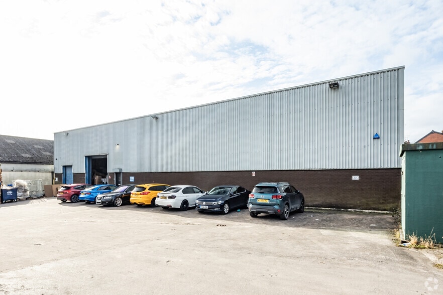 Oldham Rd, Manchester for lease - Building Photo - Image 2 of 3