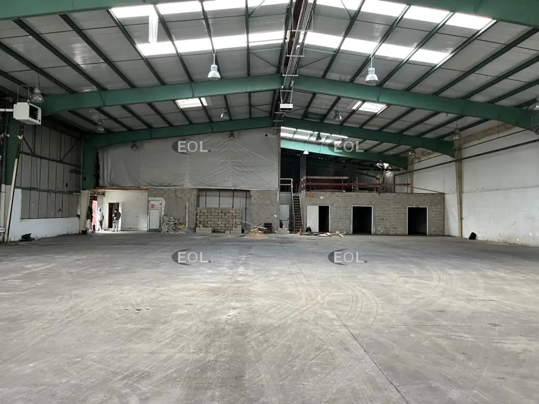 Industrial in Argenteuil for lease Building Photo- Image 1 of 5
