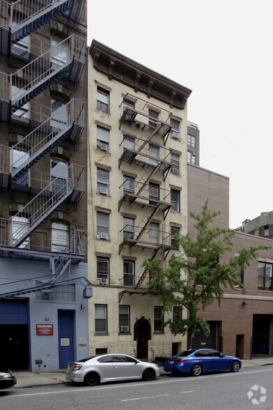 445 W 36th St, New York, NY à vendre - Photo du bâtiment - Image 3 de 14