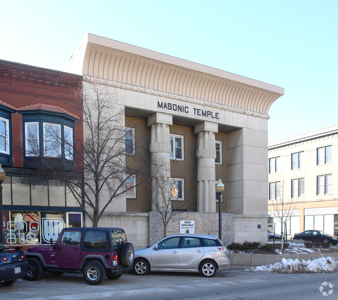 1001-1003 Massachusetts St, Lawrence, KS for sale - Building Photo - Image 2 of 4