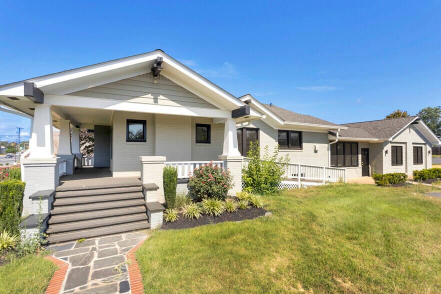 1000 Oakwood St, Fredericksburg, VA à vendre - Photo du bâtiment - Image 2 de 10