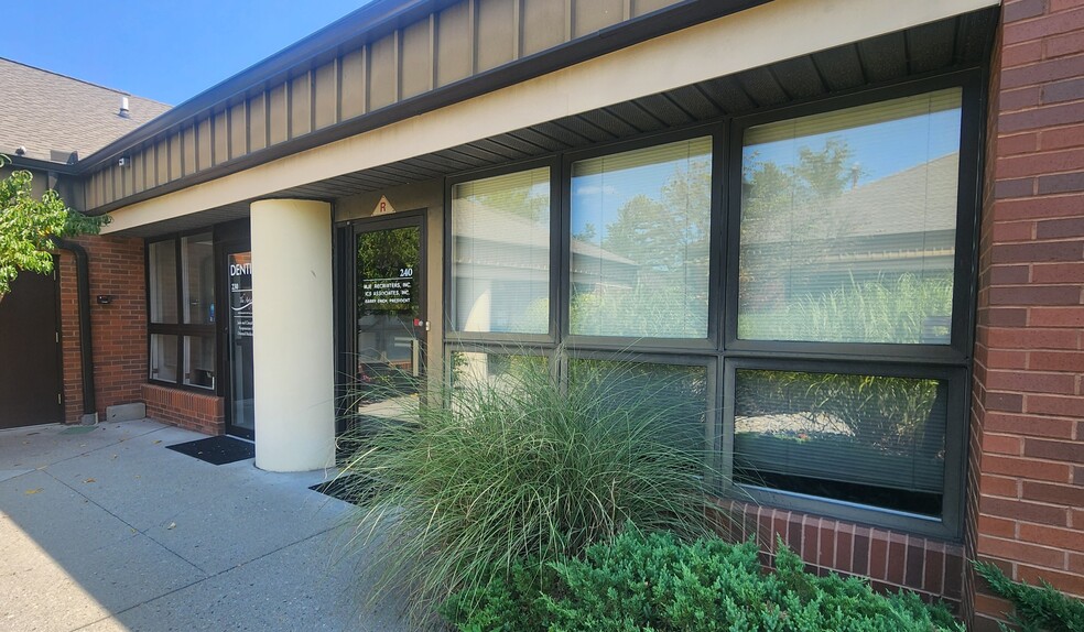 17 Hanover Rd, Florham Park, NJ à vendre - Photo du bâtiment - Image 2 de 15