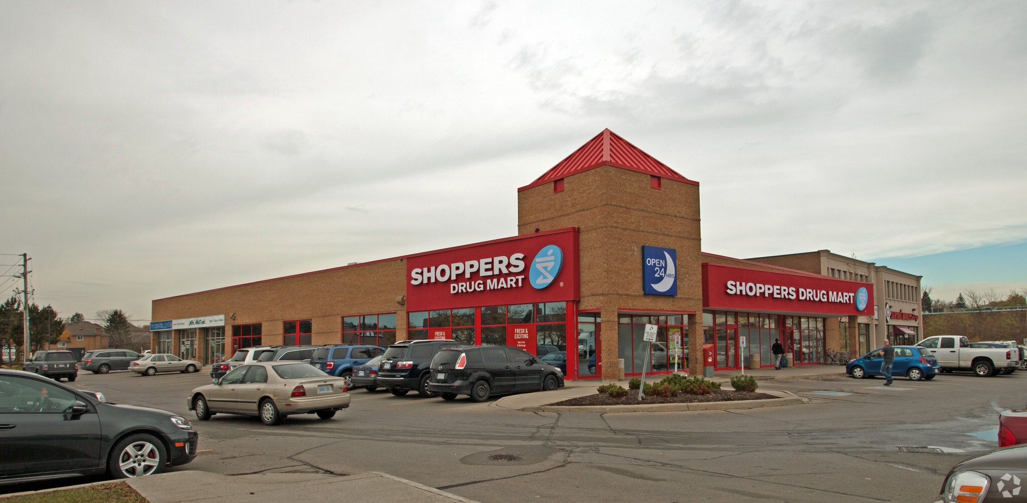10660 Yonge St, Richmond Hill, ON for lease Building Photo- Image 1 of 3