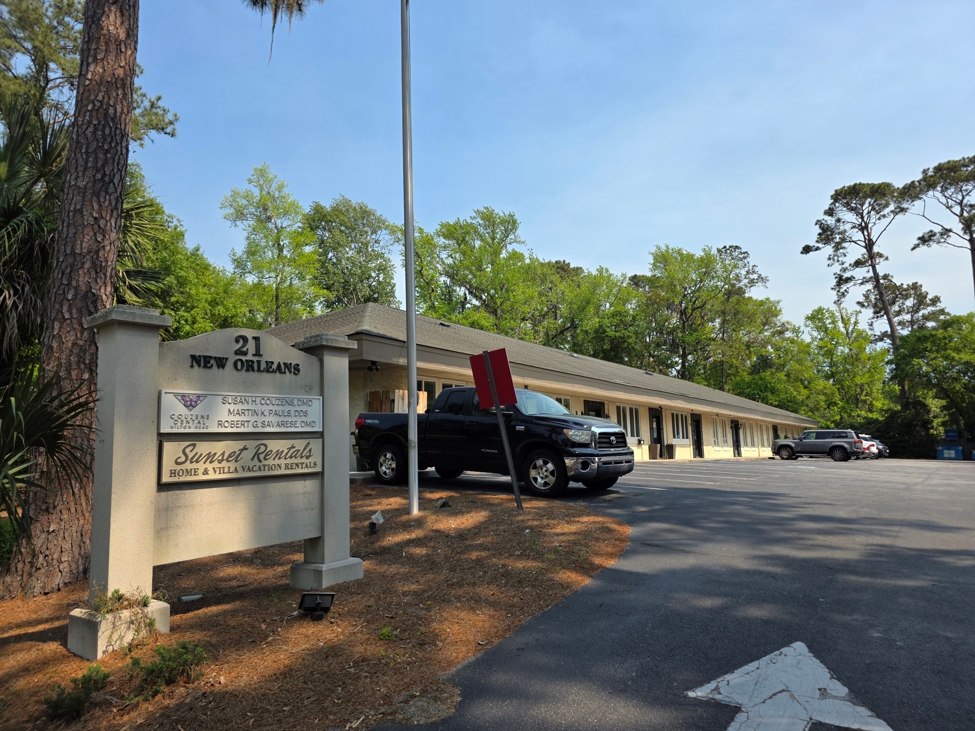 21 New Orleans Rd, Hilton Head Island, SC for sale Primary Photo- Image 1 of 16