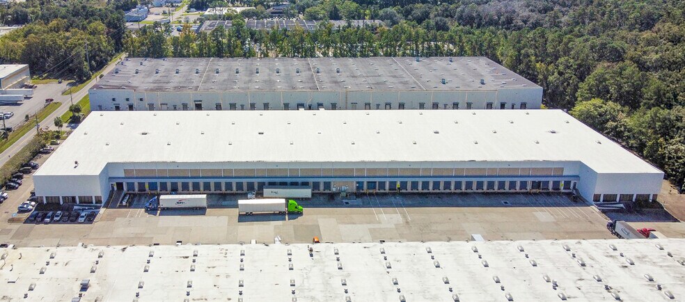 460 Ellis Rd N, Jacksonville, FL à louer - Photo du bâtiment - Image 2 de 8