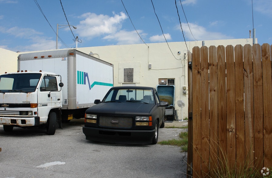 730-732 Belvedere Rd, West Palm Beach, FL for lease - Building Photo - Image 3 of 4