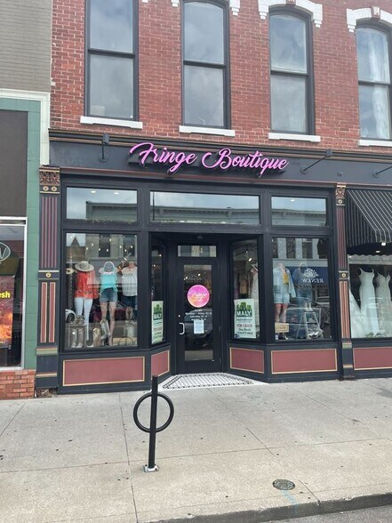 914 E Broadway, Columbia, MO à louer - Photo principale - Image 2 de 6