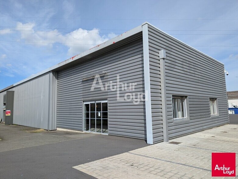 Industrial in Rennes for lease - Building Photo - Image 1 of 9