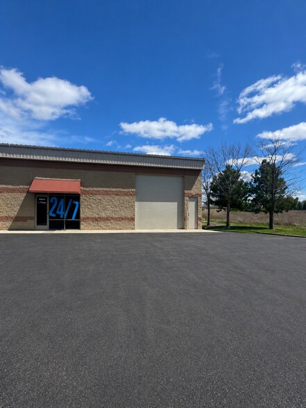 W5037 Amy Ave, Kaukauna, WI à louer - Photo du bâtiment - Image 3 de 6