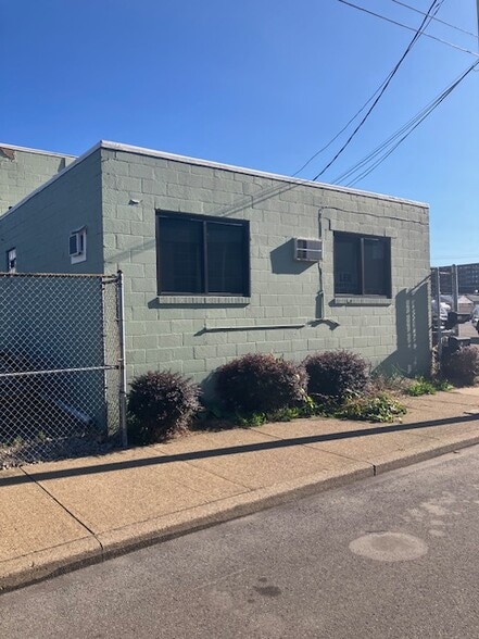 865 2nd Ave, Coraopolis, PA for lease - Building Photo - Image 2 of 12