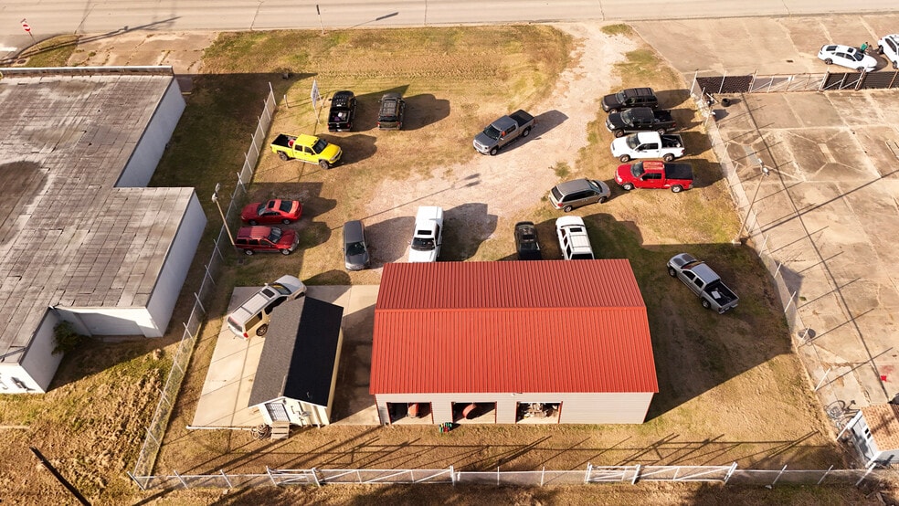 209 S Gulf Blvd, Freeport, TX for sale - Building Photo - Image 2 of 6
