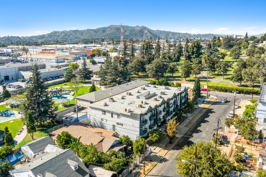 3232 W Avenue 32, Los Angeles, CA for sale - Building Photo - Image 2 of 16