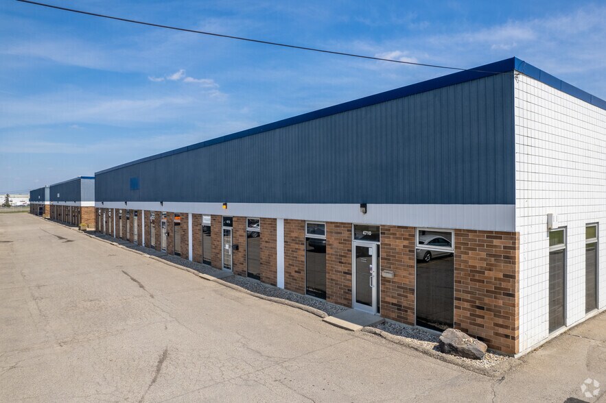 4710-4760 14th St NE, Calgary, AB à louer - Photo du bâtiment - Image 1 de 8