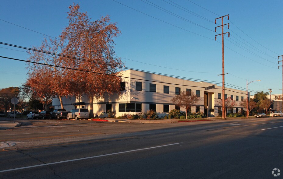 1111 S Victory Blvd, Burbank, CA à louer - Photo du bâtiment - Image 2 de 23