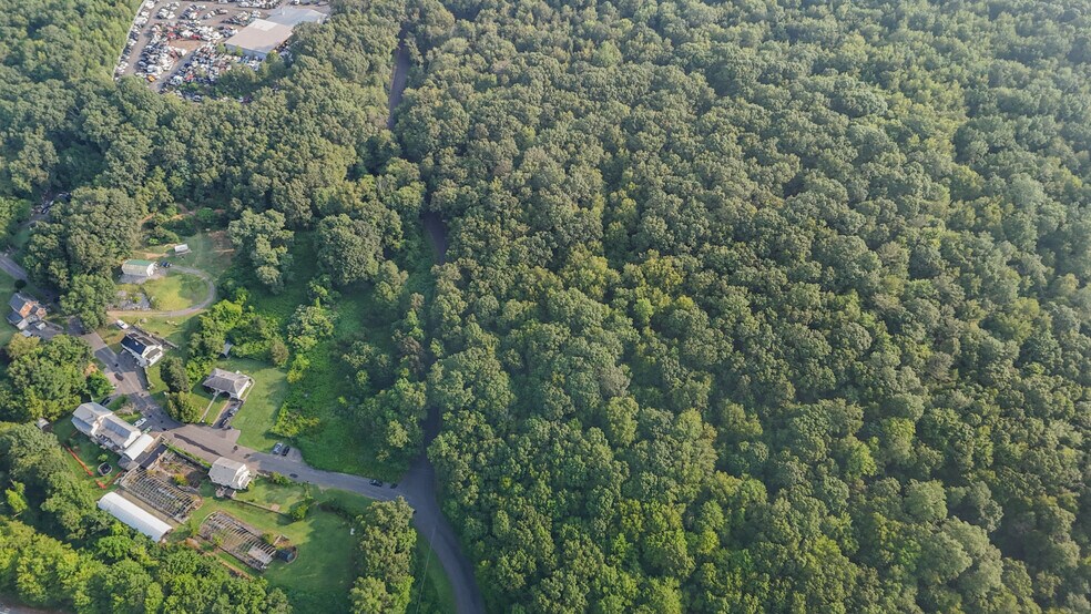 Frost Bridge Rd, Watertown, CT à vendre - Photo du bâtiment - Image 2 de 17