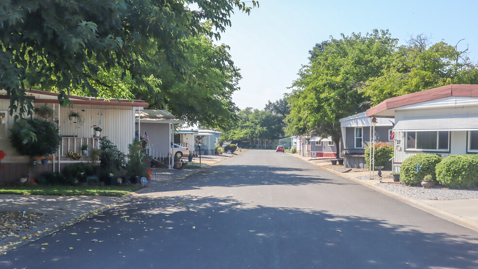 8255 Golden State Hwy, Los Molinos, CA à vendre - Photo du bâtiment - Image 1 de 1