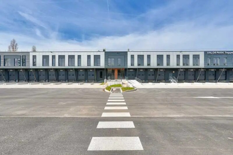 10 Avenue Des Frères Lumière, Trappes à louer - Photo du bâtiment - Image 2 de 10