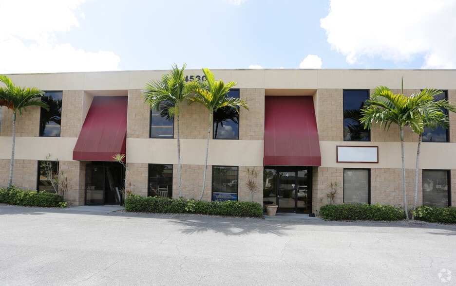 4530 Arnold Ave, Naples, FL for lease - Building Photo - Image 2 of 13