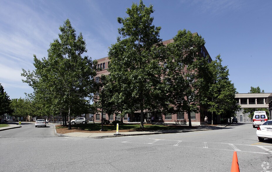 33 Bartlett St, Lowell, MA à vendre - Photo du bâtiment - Image 2 de 3