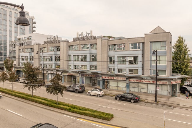 More details for 2487 Kingsway, Vancouver, BC - Multifamily for Sale