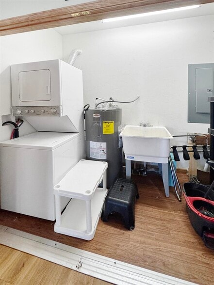 W7840 Airport Rd, Crivitz, WI for sale - Building Photo - Image 3 of 12