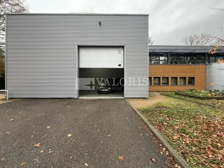 Flex dans Écully à louer - Photo du bâtiment - Image 2 de 12