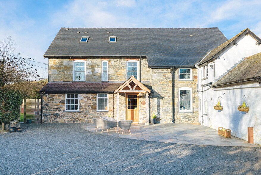 Ffordd Y Castell, Carno à vendre - Photo du bâtiment - Image 2 de 11