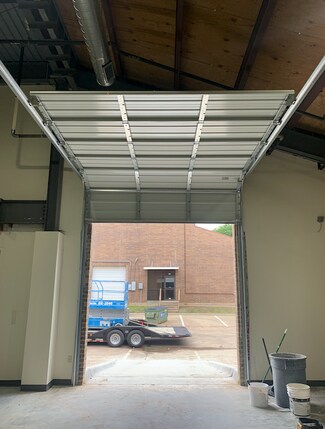 Plus de détails pour 817 Greenview Dr, Grand Prairie, TX - Local d'activités à louer