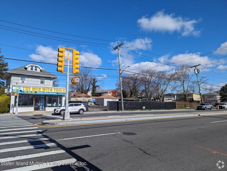 4185 Hylan Blvd, Staten Island, NY for lease - Building Photo - Image 2 of 5
