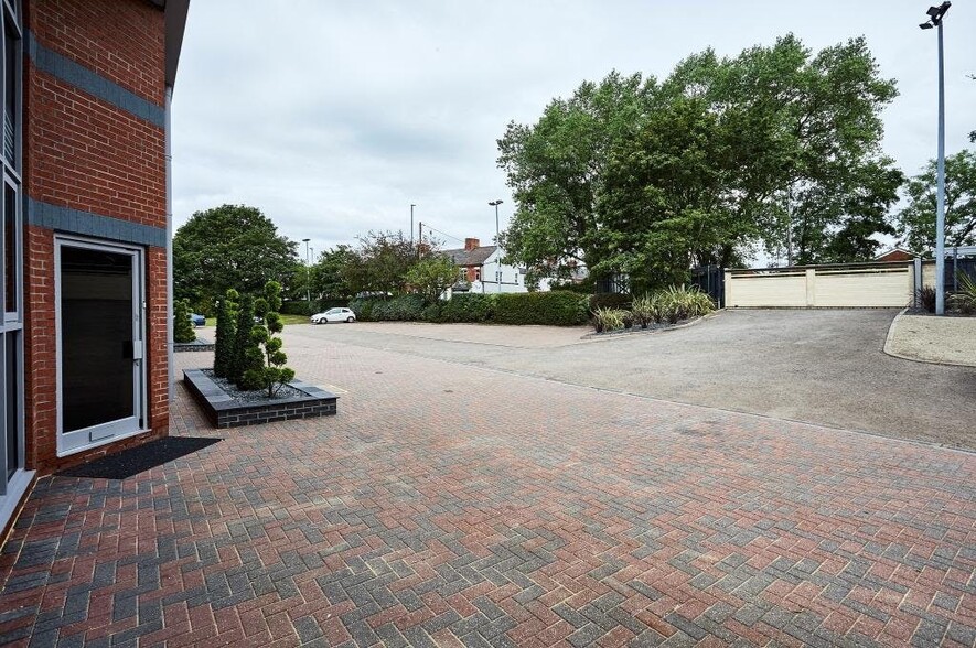 60 Manchester Rd, Northwich à vendre - Photo du bâtiment - Image 3 de 8