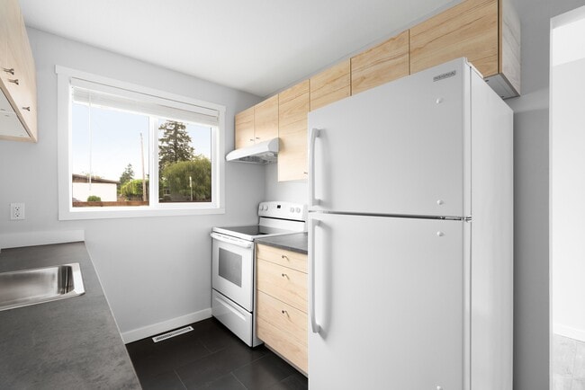 More details for 470 Dogwood St, Campbell River, BC - Multifamily for Sale