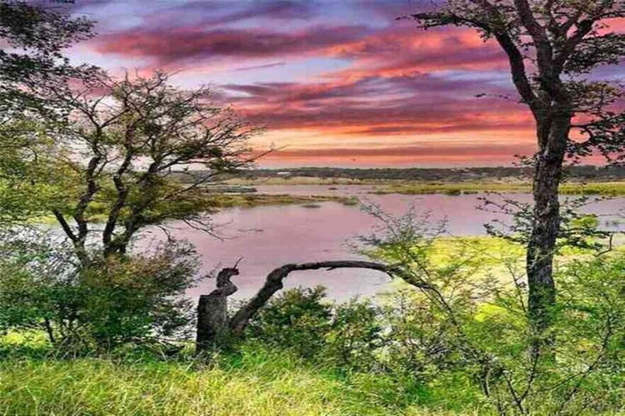 29 Chimney Cove dr, Marble Falls, TX à vendre - Photo du bâtiment - Image 2 de 17