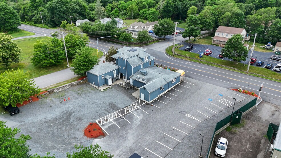 569 Winthrop St, Rehoboth, MA à vendre - Photo du bâtiment - Image 2 de 62